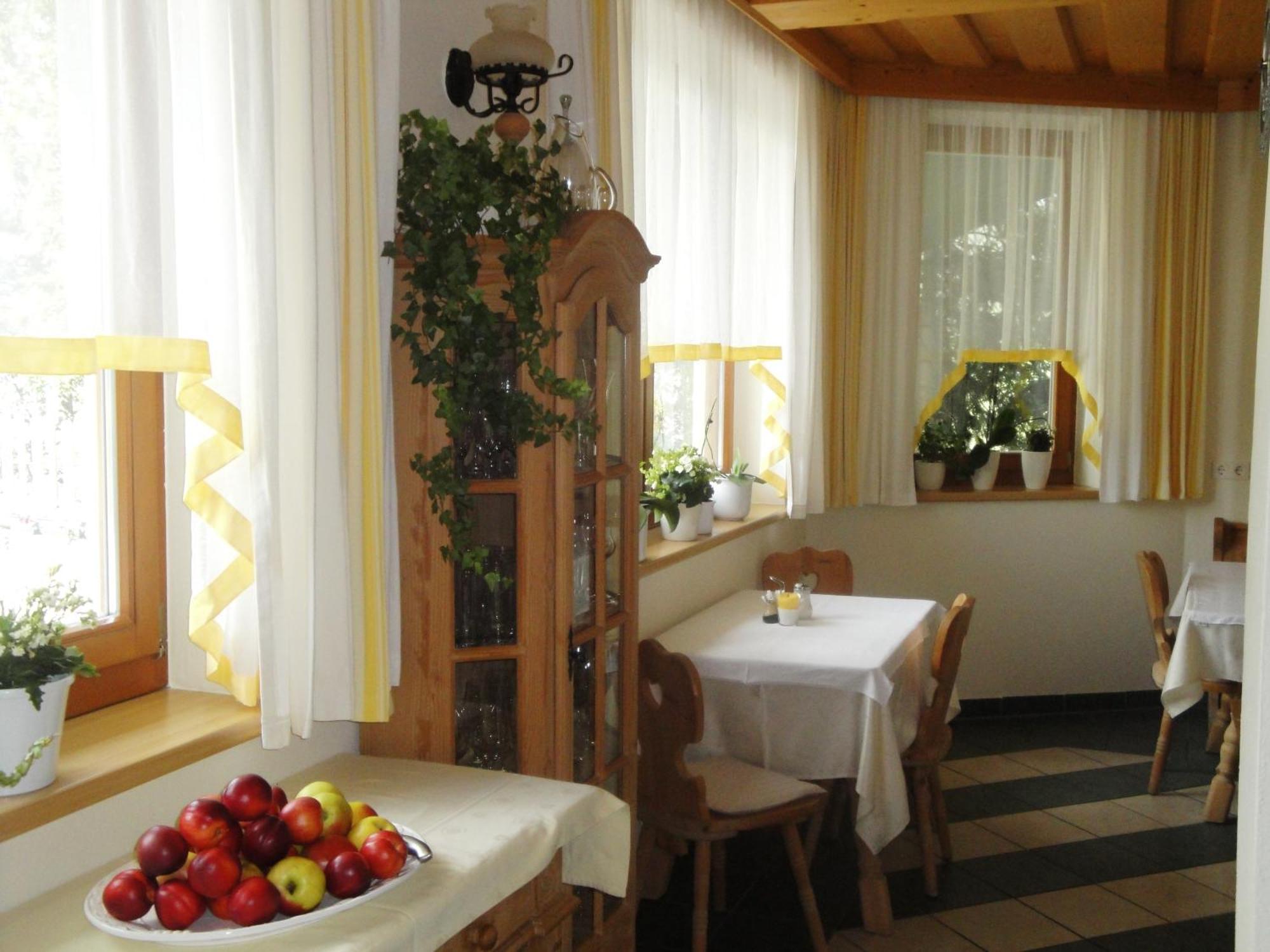 Hotel Pension Schwaiger Sankt Margarethen im Lungau Exteriör bild
